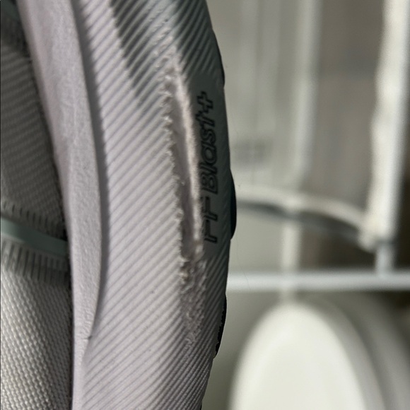 ASICS Kayano 31 Women’s size 9.5 - Picture 3 of 6